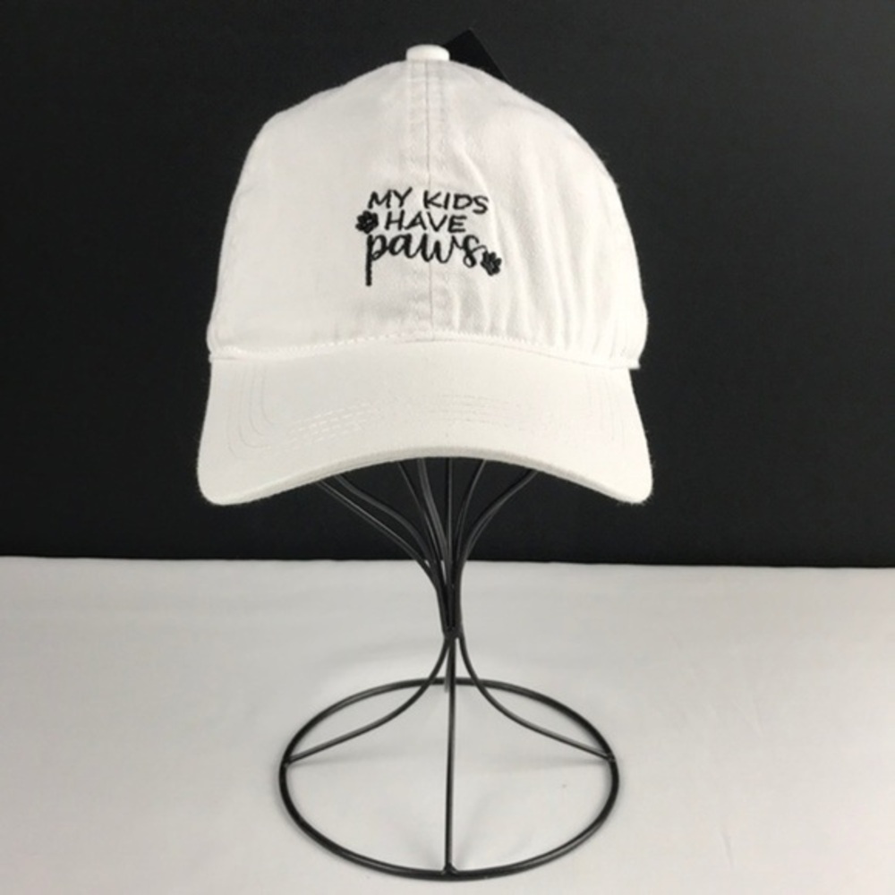 David and Young - 4/$98 - ‘My Kids have Paws’ white cap. OS NWT